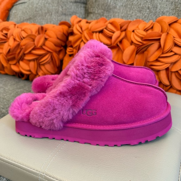 ❣️🆕UGG Disquette Platform Slippers in Dark Peony❣️ - Picture 2 of 9